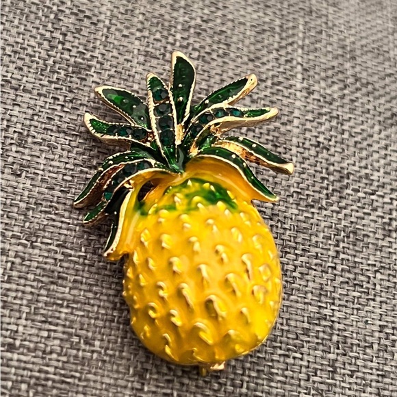 Pineapple Brooch Pins Label Brooches New - Picture 3 of 3